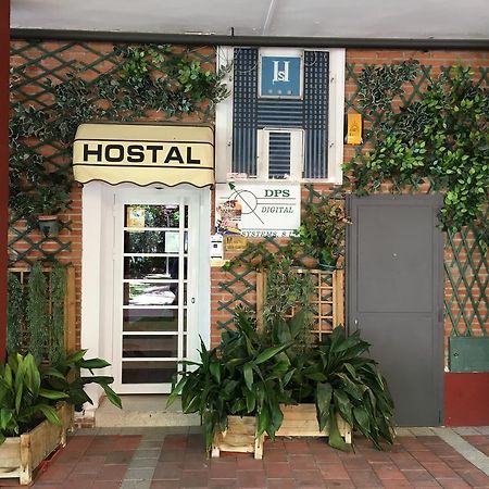 Hostal Tres Cantos Luaran gambar