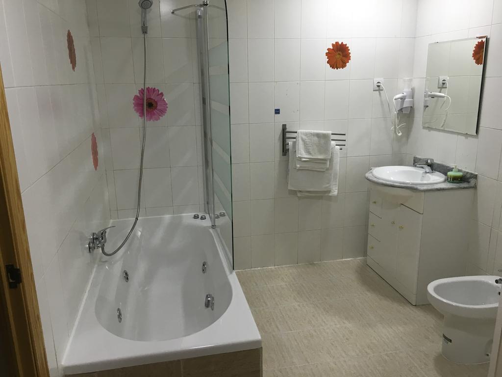 Hostal Tres Cantos Luaran gambar