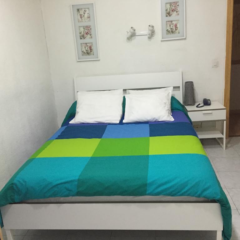 Hostal Tres Cantos Luaran gambar