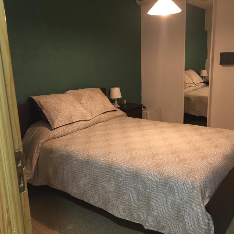 Hostal Tres Cantos Luaran gambar