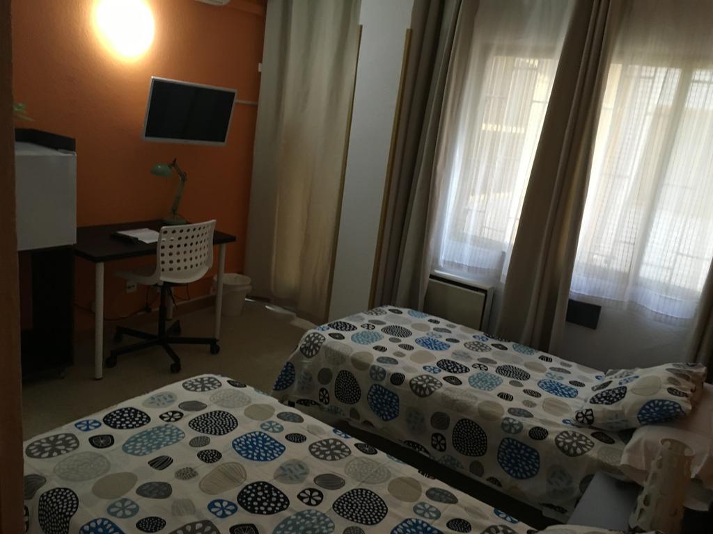 Hostal Tres Cantos Luaran gambar